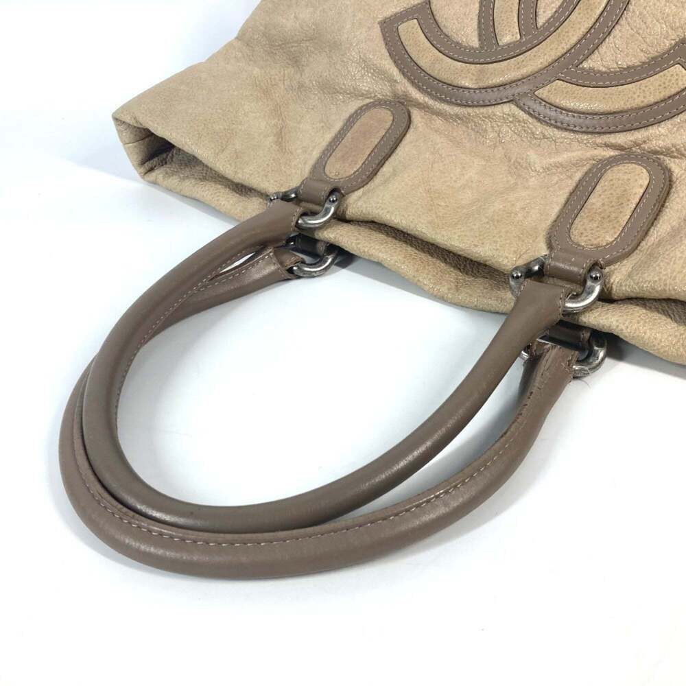 CHANEL Cream Leather Shoulder Bag - Picture 8 of 15